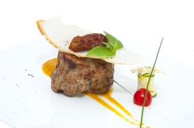 et sosu ve garnitür ile