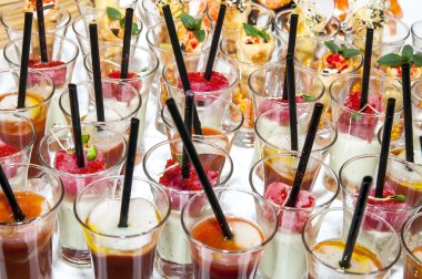 et balık yumurta ve peynir ile kanepe