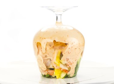 salata deniz kokteyl cam kadeh içinde