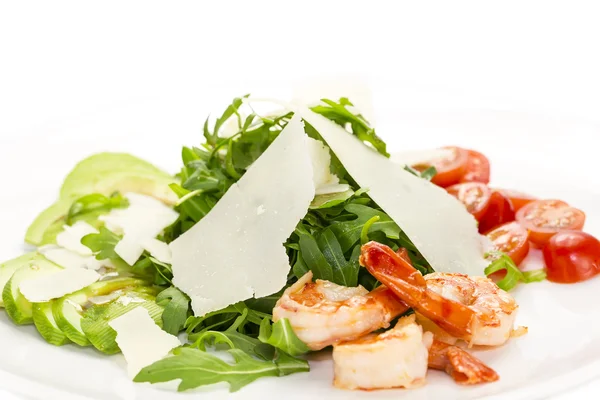 Salada com camarão e rúcula — Fotografia de Stock