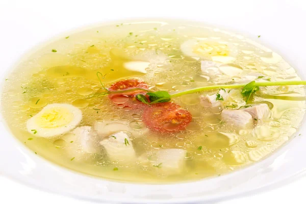 Куриный суп с лапшой и яйцами — стоковое фото