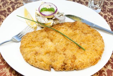 Schnitzel Restaurant sebze salatası