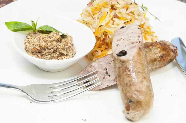 Salsicce con crauti e senape — Foto Stock