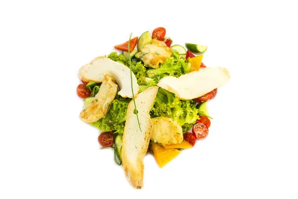 Salade au fromage, viande et légumes — Photo