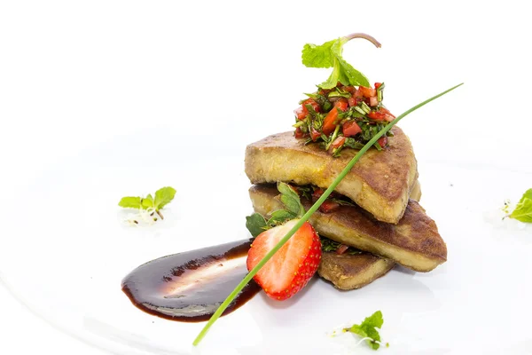 Foie gras, przyozdobionym z truskawkami — Zdjęcie stockowe