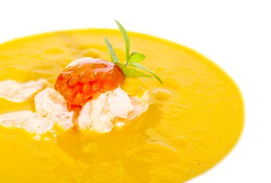 karides ve domates ile kabak çorbası