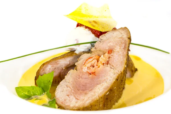 Viande cuite au four avec sauce citrouille — Photo