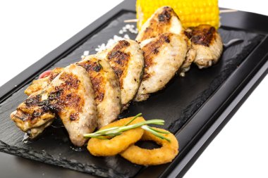 Tavuk kanatları ızgara.