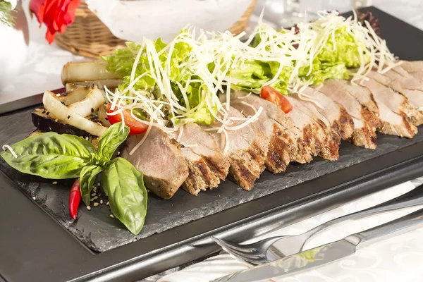 stock image Beef grilled with vegetables