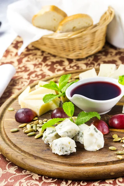 Cheese plate with a large decorated the assortment of mint — Stock Photo, Image