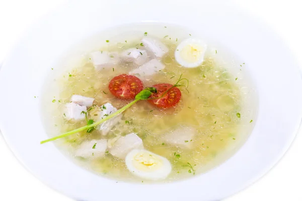 Bouillon met pasta Groenen en kwartel ei — Stockfoto