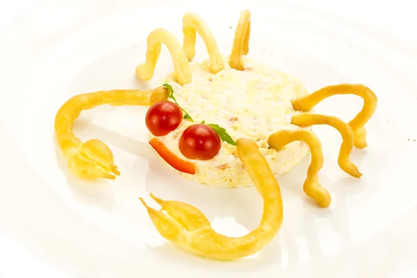 Salát se sýrem a krabí maso v podobě krab — Stock fotografie