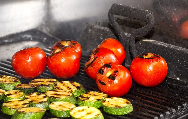 Groenten koken op de grill — Stockfoto