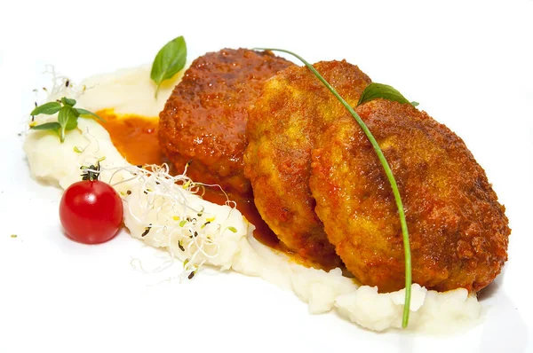 Cutlets fried in carrot sauce with mashed potatoes — Stock Photo, Image