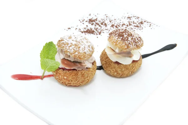 Profiteroles with vanilla ice cream decorated with chocolate mint — Stock Photo, Image