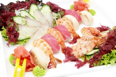 sushi lezzetli deniz ürünleri