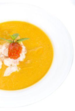 karides ve domates ile kabak çorbası