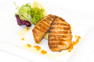 sebze ve havyar ızgara somon fileto