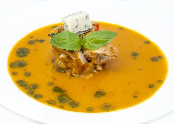 Mexikanische Suppe mit Gemüsepüree und Hühnerfleisch — Stockfoto