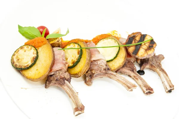 Roasted veal ribs with vegetables on a white plate — Stock Photo, Image