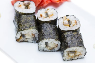 sushi lezzetli deniz ürünleri