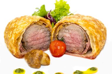 Beef in pastry with salad