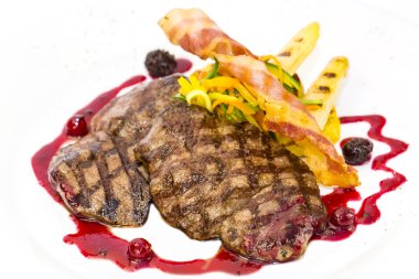 biftek domates sosu ve mantar ile