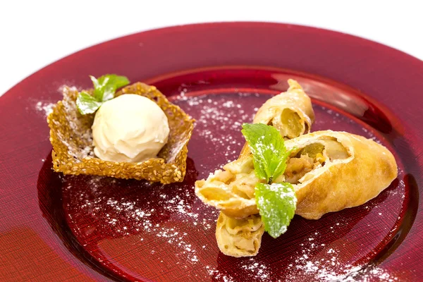 Strudel with ice cream — Stock Photo, Image