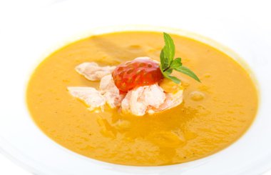 karides ve domates ile kabak çorbası