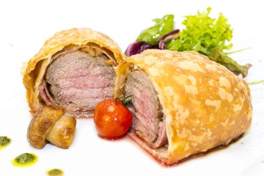 Beef in pastry with salad
