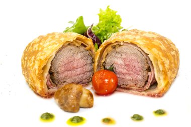 Beef in pastry with salad