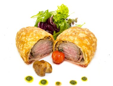 Beef in pastry with salad