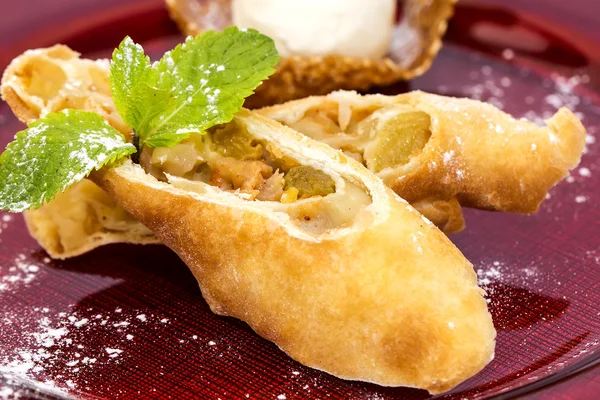 Strudel with ice cream — Stock Photo, Image