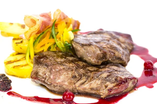 Steak avec sauce tomate et champignons — Photo