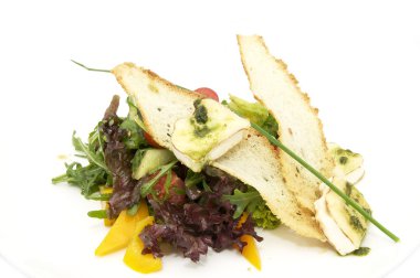 keçi peyniri ve sebze salatası