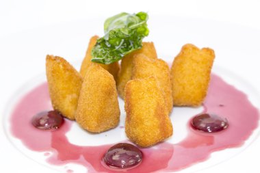 berry soslu kızarmış peynir