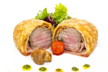 Beef in pastry with salad