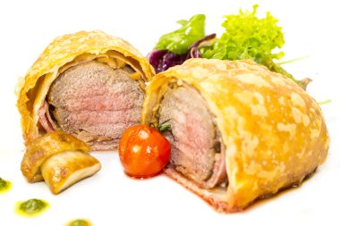 Beef in pastry with salad