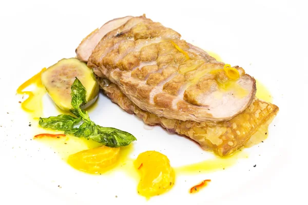 Filetto di salmone alla griglia con verdure e caviale — Foto Stock