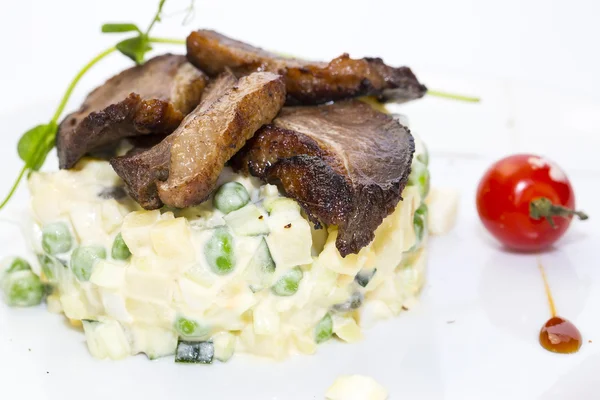 Ensalada con carne —  Fotos de Stock