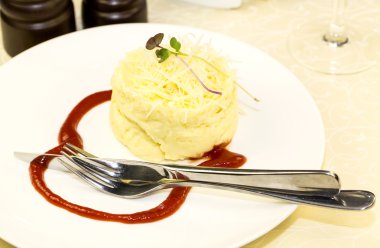 sebze ve patates püresi peynir salatası