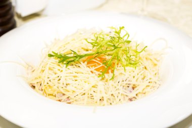 spagetti yumurta ile