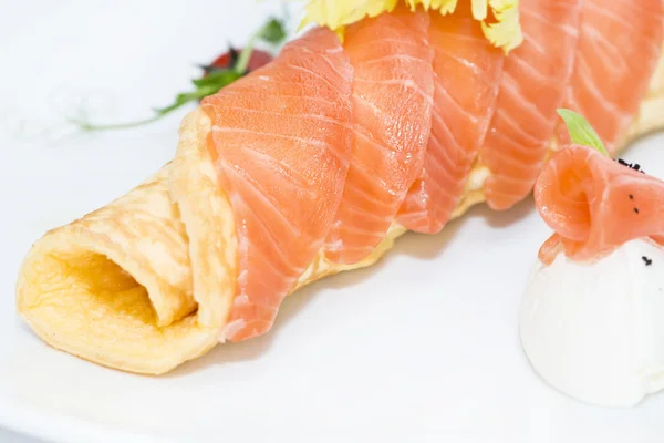 Scrambled eggs with cheese and salmon decorated with tomato — Stock Photo, Image