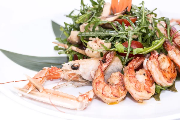 Shrimp salad greens vegetables and crayfish — Stock Photo, Image