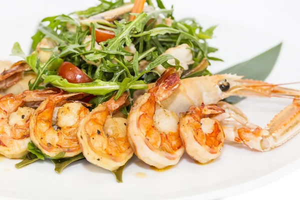 Shrimp salad greens vegetables and crayfish — Stock Photo, Image