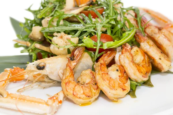 Shrimp salad greens vegetables and crayfish — Stock Photo, Image