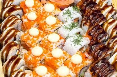 sushi lezzetli deniz ürünleri