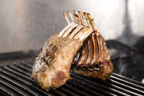 Cooking ribs — Stock Photo, Image