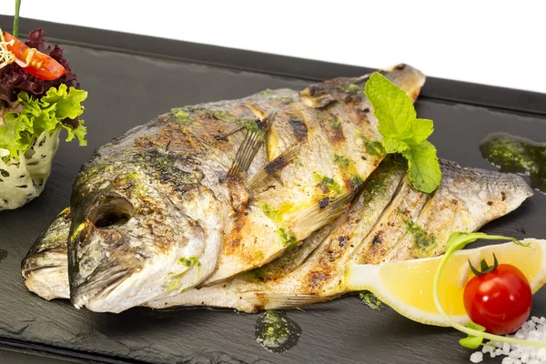 Fried fish dorado with vegetables and lemon — Stock Photo, Image