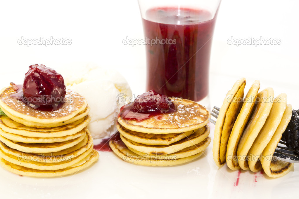 Sweet little pancakes with blackberry jam